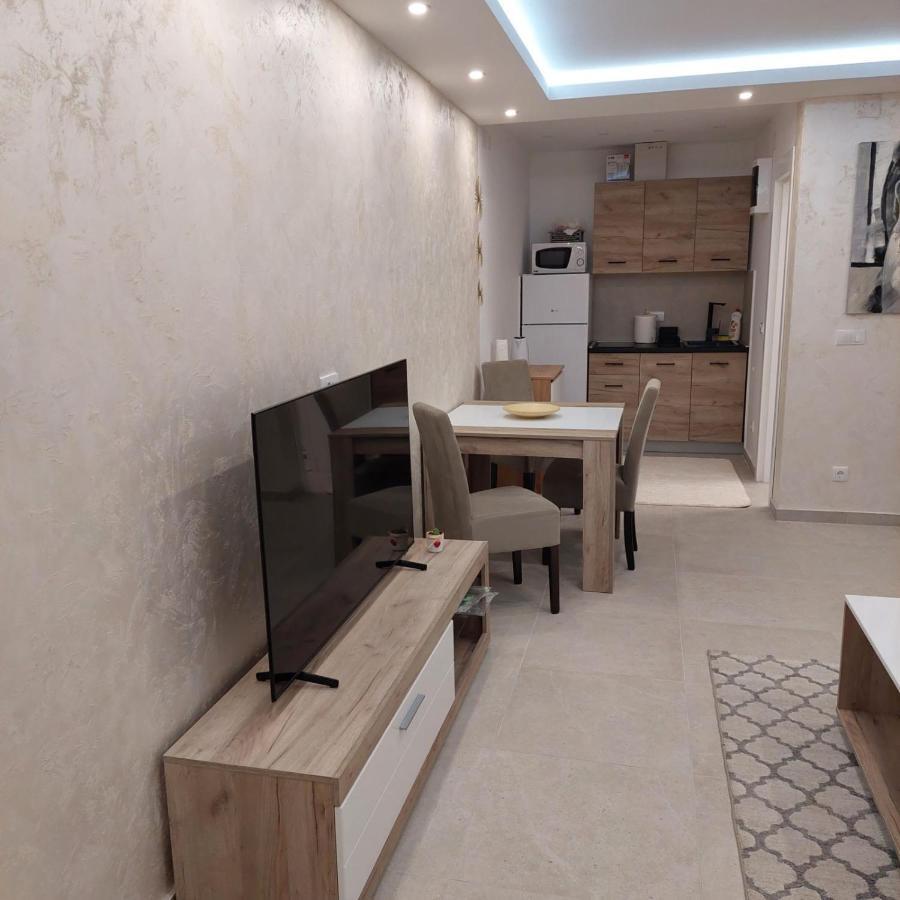 Apartman Lux Jelena Surčin Exterior foto